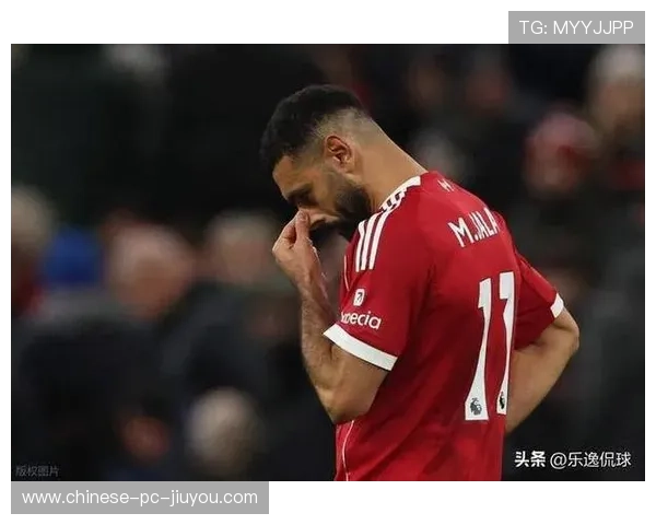 利物浦右后卫危机暴露,斯洛特防线重组面临考验 利物浦右后卫危机暴露,斯洛特防线重组面临考验